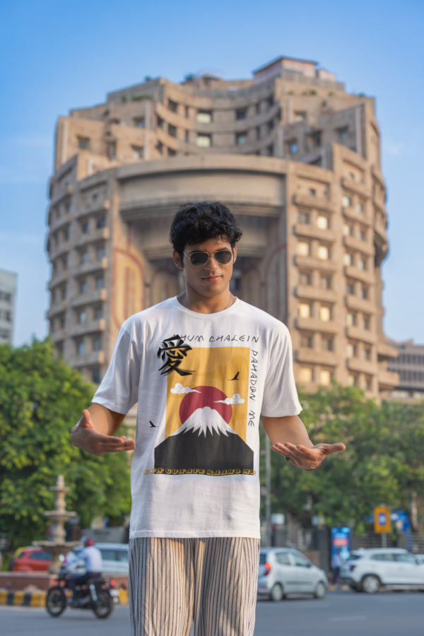 Oversized Classic T-Shirt – Hum Chalein Pahadon Mein White Edition